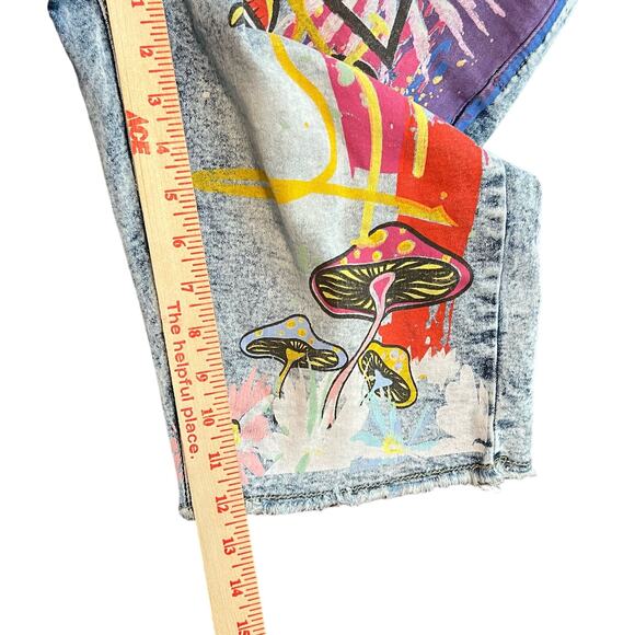 Encrypted Men’s Graffiti Acid Wash Denim Shorts Size 34 Jorts Mushroom Urban - Picture 8 of 8